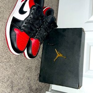 Air Jordan retro 1 low. Size 8 in men’s/ 10 in women’s. Worn twice, no creases.